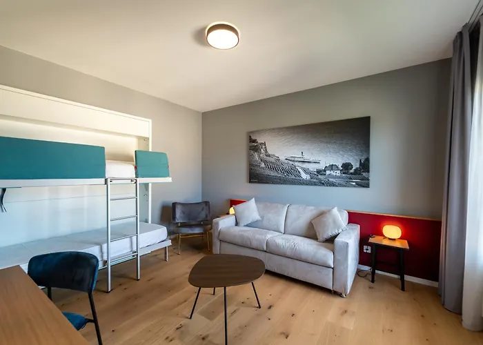 Chatonneyre & Restaurant Hotel 3*